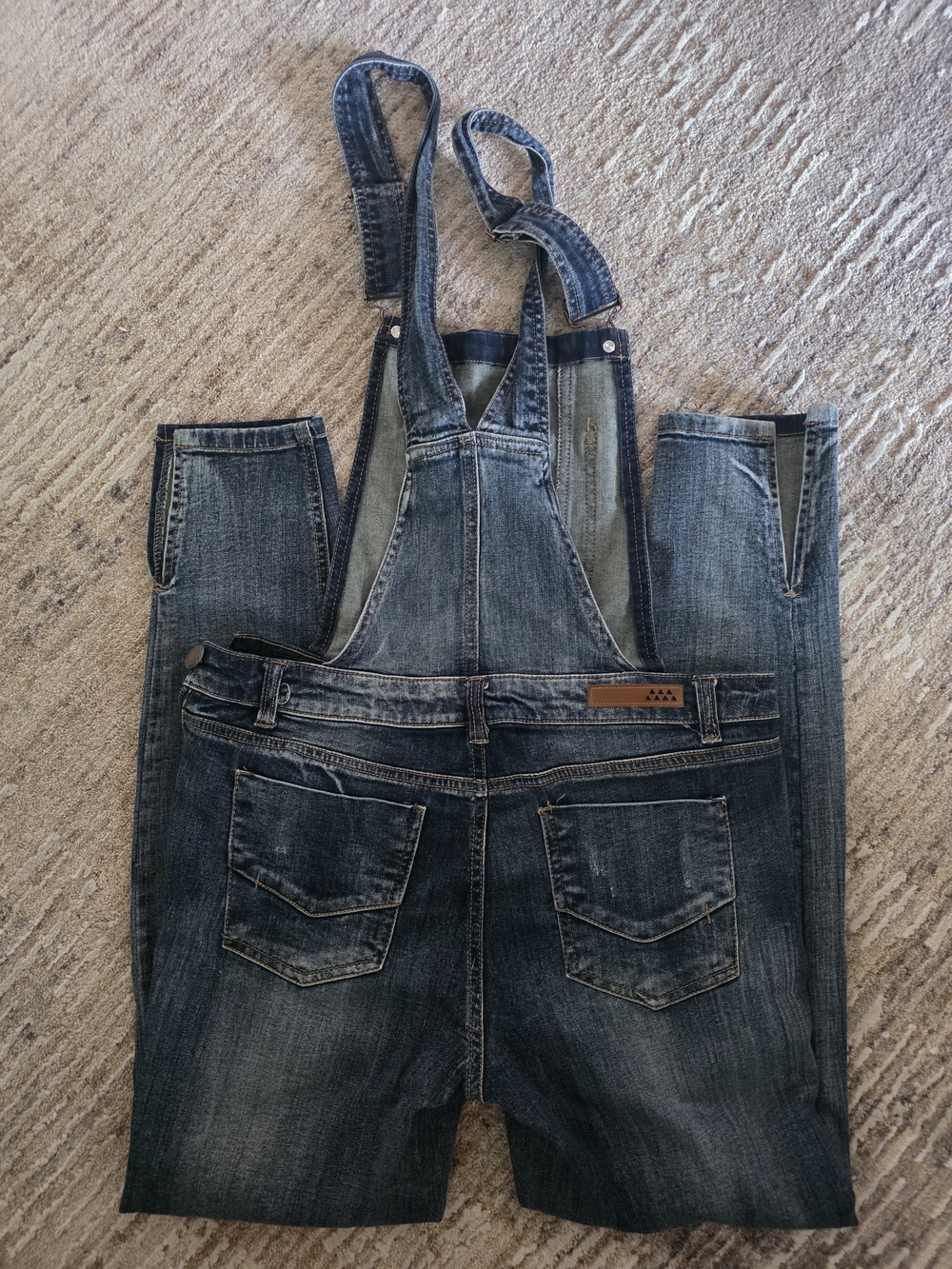 Dollhouse Dark Wash Cropped Denim Overalls Size 9. Never Worn
